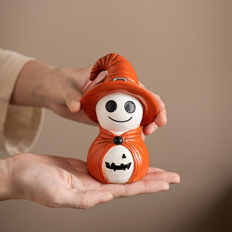 1pcs Creative Halloween Resin Figurines with Smiling Ghost Design Large Cute Ghost Statue for Festival Home Party Decoration