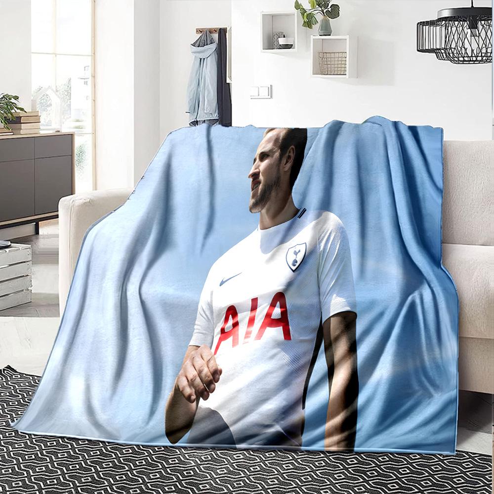 FC Tottenham Crest Flannel Blanket, Soft Polyester, Modern Design, All-Season for Camping, Travel, Gifts for holidays or birthdays