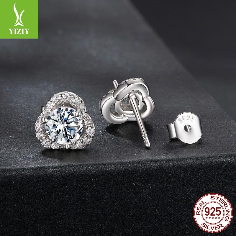 50 Points Exquisite Shining Moissanite Stud Earrings For Women, Fashionable And Bright Moissanite Stud Earrings.