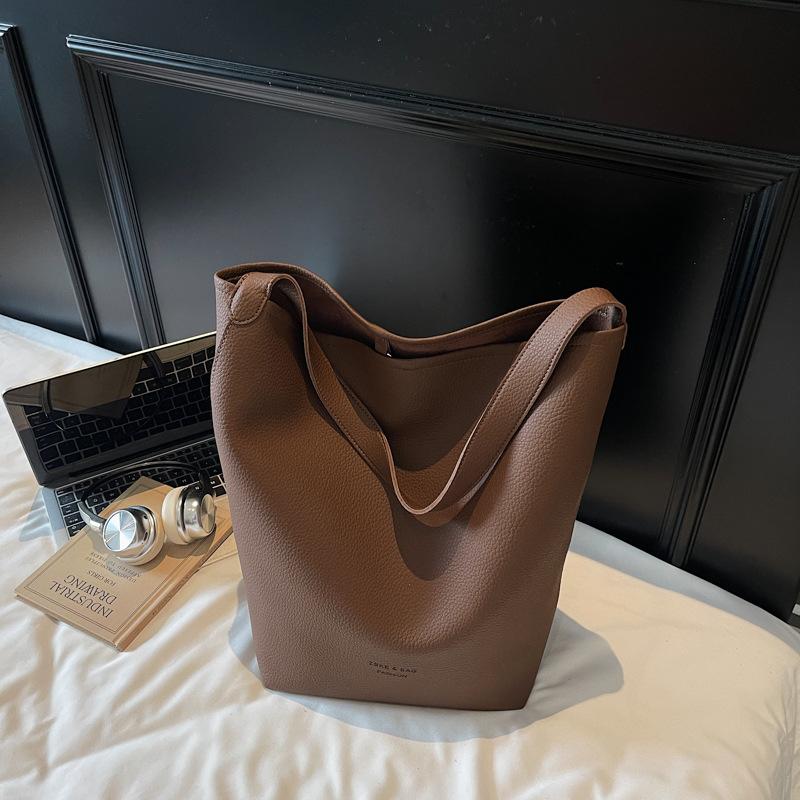 Bucket Bag Women's 2025 New Retro Large-capacity Simple Messenger Bag Popular Commuter Tote Bag Mother and Child Shoulder Bag