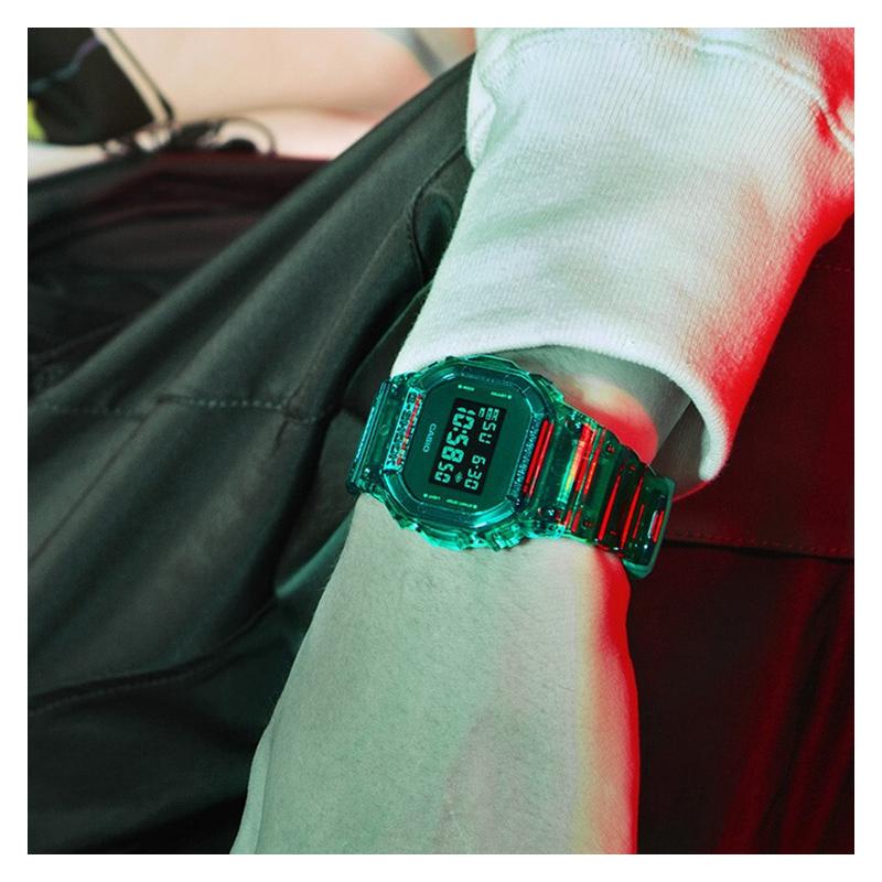 Casio Серия G-SHOCK Маленькие квадратные часы Водка Прозрачный желе Водонепроницаемый механизм Кварцевый механизм Ремешок из смолы Японский и корейский DW-5600SB-3ER