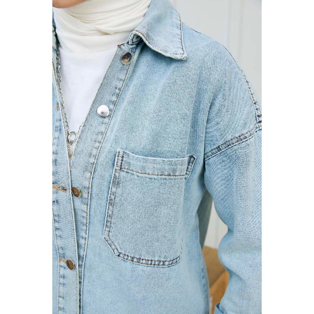 Женская синяя джинсовая рубашка с прямым рубашечным воротником — 11394