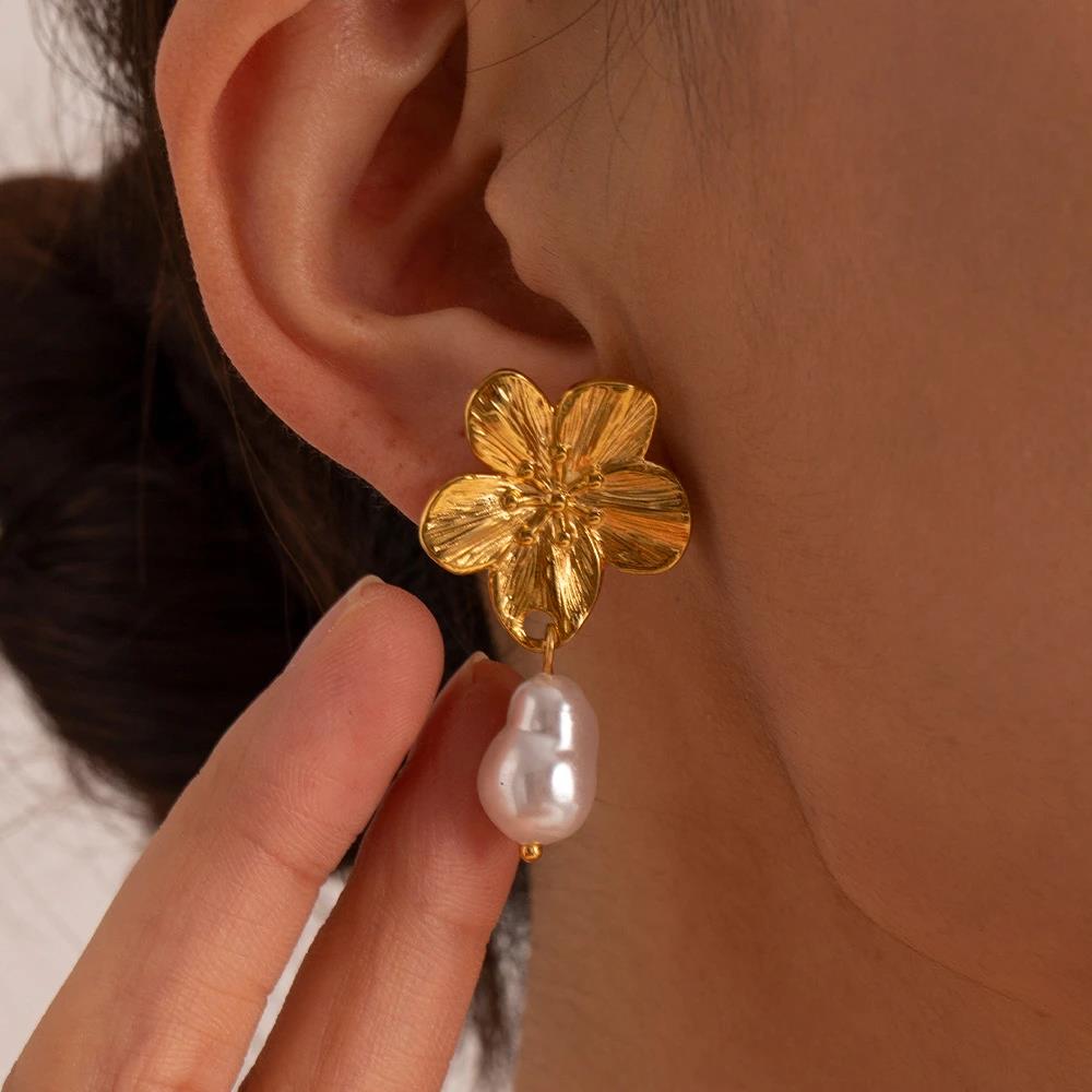 Vintage Big Flower Pearl Stud Earrings Gold Color Metal Earring Trendy Luxury Party Rings For Women Girls Stylish Jewelry Gifts