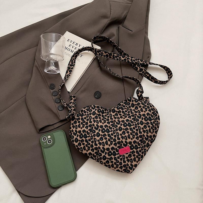 Сумка в форме сердца, женская сумка через плечо с леопардовым принтом, мини-сумка