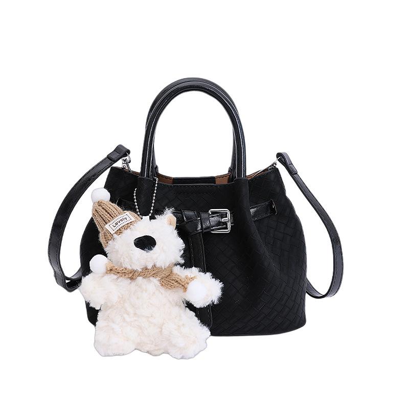 Fashion portable bucket bag women's 2026 spring new niche commuter texture shoulder messenger bag