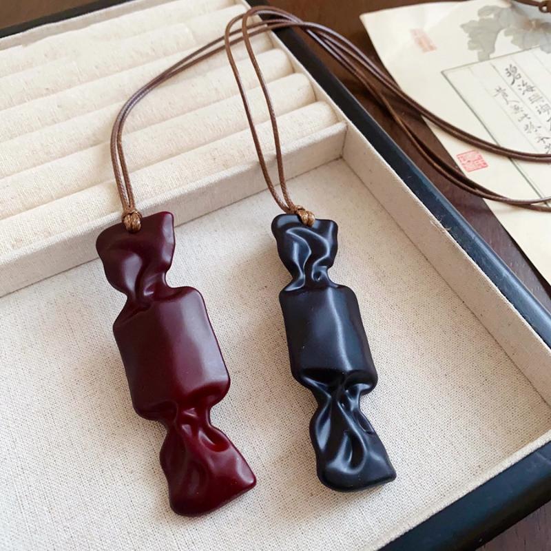 Resin Candy Love Pendant Necklaces For Women Retro Long Sweater Chains Simple Cute Pendant Necklaces Jewelry Accessories Gift