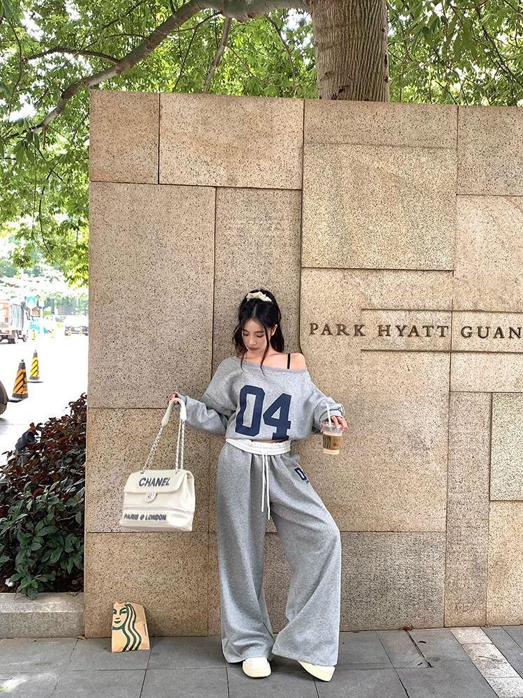 Женский осенний спортивный костюм в корейском стиле: Свободный крой и стройнящие брюки с широкими штанинами, комплект из двух предметов - Модный тренд инфлюенсеров.