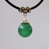 Женская бижутерия: подвеска в виде зелёной бусины на шнурке