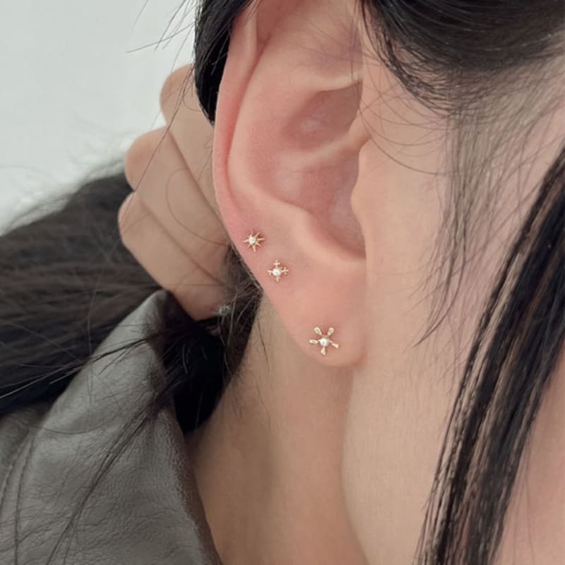 youngglow 14k pearl flora piercing