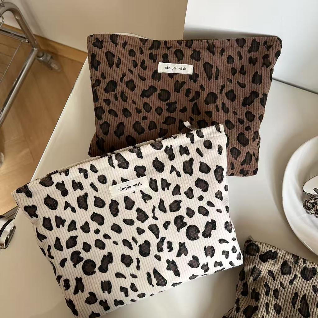 Corduroy Retro Leopard Pattern Makeup Bag Lipstick Cosmetic Organizer Zipper Bag Travel Washing and Storage Bag for Women