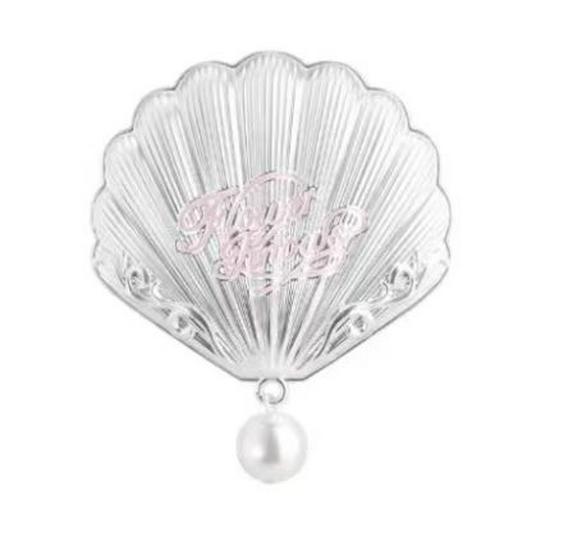 Flower Knows Pearl Satin Blush, Lip Glaze, Eyeshadow, Highlighter, Under-eye Pen, Perfume, Color Correcting Emulsion.