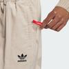 adidas Мужские спортивные штаны свободного плетения Originals, светло-хаки IN0992