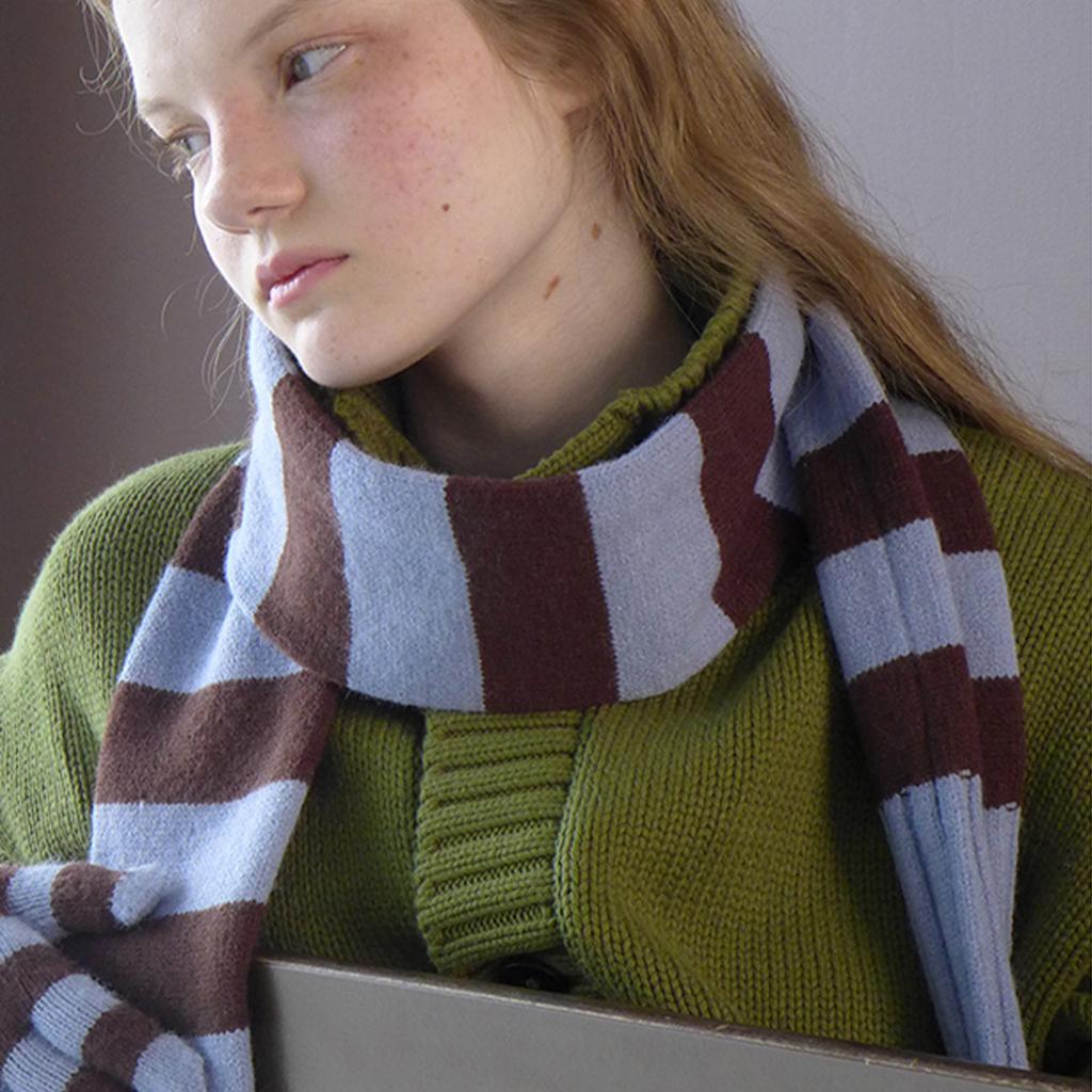 Нишевый дизайнерский полосатый вязаный шарф женский зимний вогнутой формы декоративный высококлассный шарф