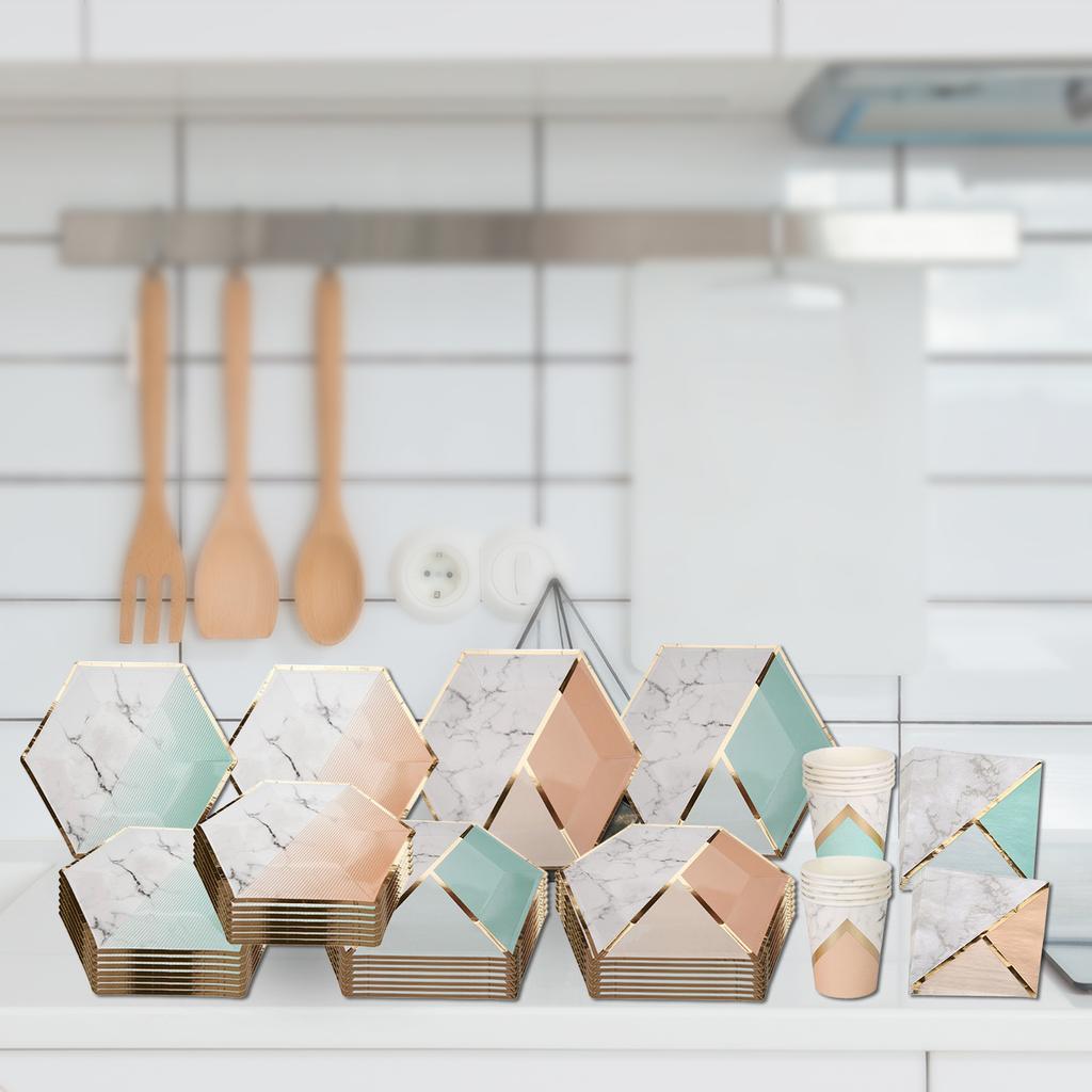 Набор одноразовой посуды на 8 гостей. Одноразовая бумажная посуда с мраморным узором. Шестиугольные тарелки.