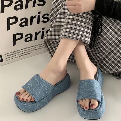 Интернет-знаменитость старшего возраста чувство черного слова усиление тапочки на платформе женская летняя одежда 2025 новые французские интернет-знаменитости крутые тапочки