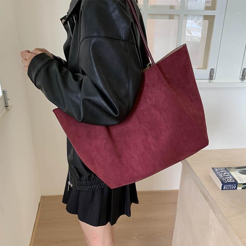 Матовая ретро сумка женская большой вместимости 2025 новая осень и зима универсальная на одно плечо сумка для мамы и ребенка сумка-тоут для поездок на работу