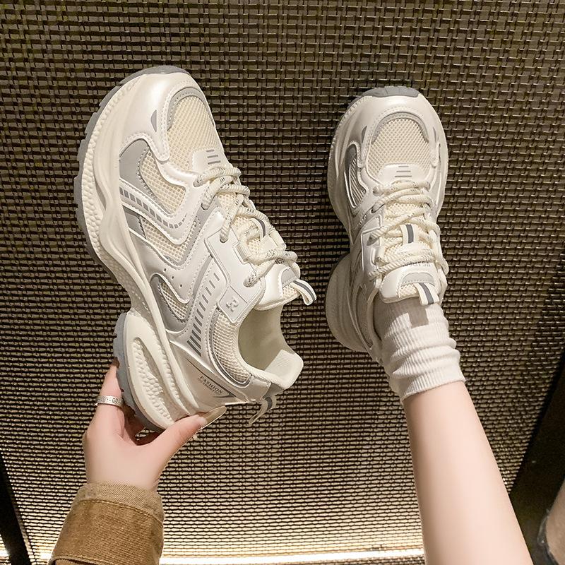 Кроссовки на платформе для женщин 2025 новые сетчатые дышащие спортивные туфли, зарубежный стиль, универсальные, увеличивающие рост, повседневные спортивные туфли для женщин