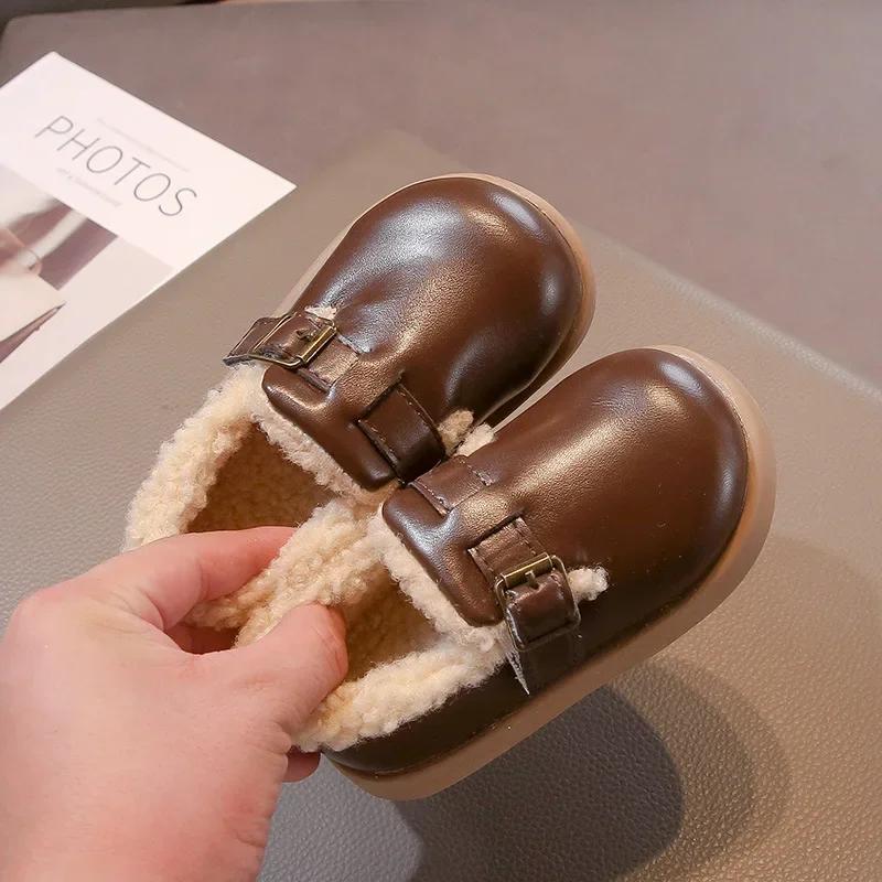 Детские мокасины в стиле принцессы для девочек, теплая обувь на мягкой подошве, милые балетки, 2024, новые модные детские кожаные туфли с меховой застежкой-липучкой