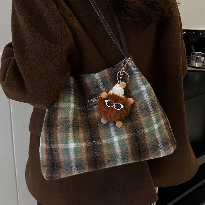 Шерстяная клетчатая сумка для женщин на осень и зиму, новая ретро-сумка для студентов, повседневная сумка большой вместимости на одно плечо подмышкой