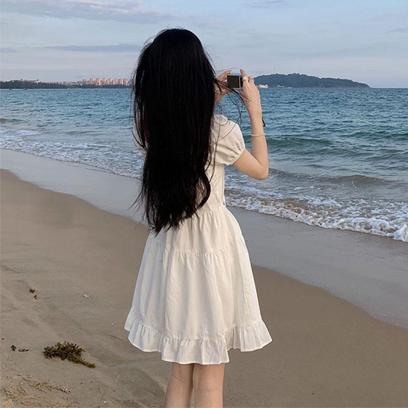 Стильное мини-платье на кулиске с кружевной вставкой 2025 Лето Милое А-силуэт Талия Женская одежда Однотонные Базовые платья с пышными рукавами