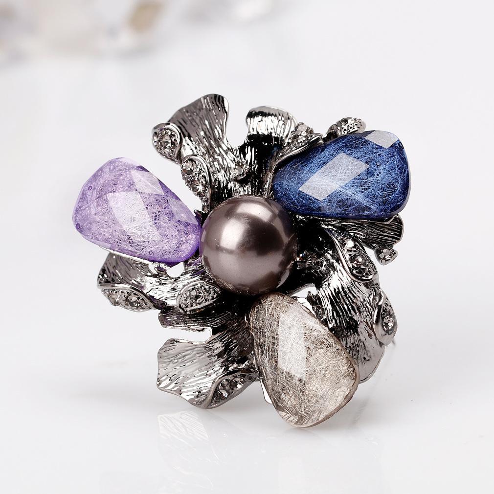 Blucome Vintage Flower Brooch Pins Women’s Brooch for Coat Suit Laple Pins New Year Gift