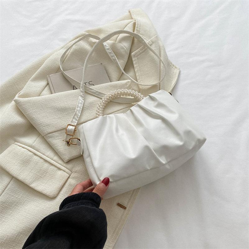 Складная модная сумка-клатч в иностранном стиле с жемчугом 2025 весна новая универсальная ins текстура на плечо мессенджер маленькая квадратная сумка