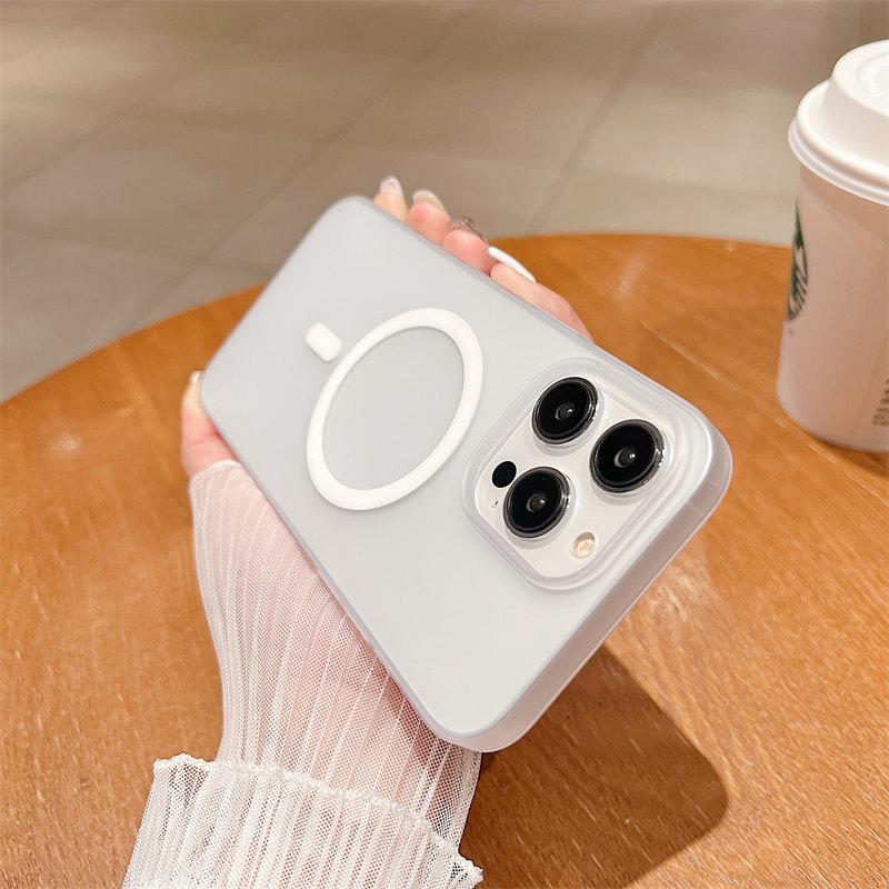 Роскошный высококачественный матовый полупроницаемый чехол для телефона с магнитной присоской и беспроводной зарядкой. Подходит для iPhone 14, 13, 12, 11 Pro Max. Чехлы против падения.