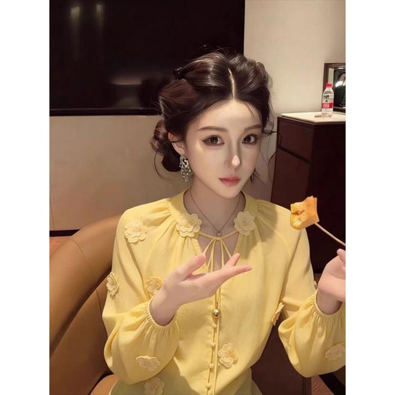 2026 Spring New Style Yellow Shirt, Stylish and Stunningly Beautiful, with a Unique Design and Three-Dimensional Floral Embellishments