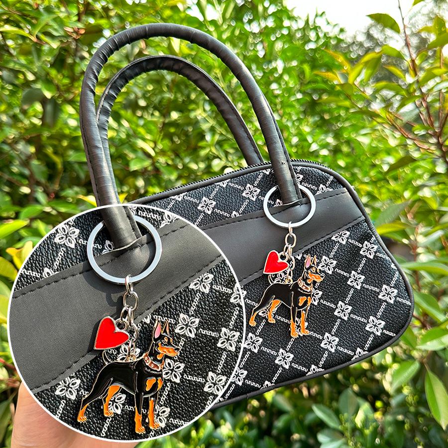 Персонализированный брелок с доберманом: Модный мультяшный брелок-подвеска из сплава для сумки
