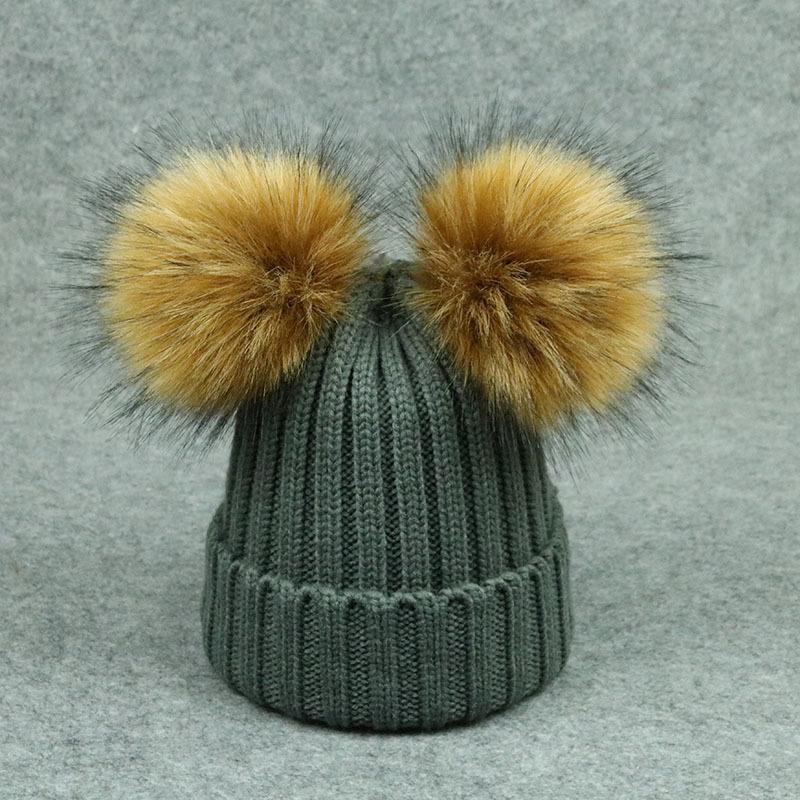 High Quality Winter Knit Hat with Raccoon Fur Ball on the Top Fax Fur Pom Pom Custom Winter Hats Plain Beanie Hat