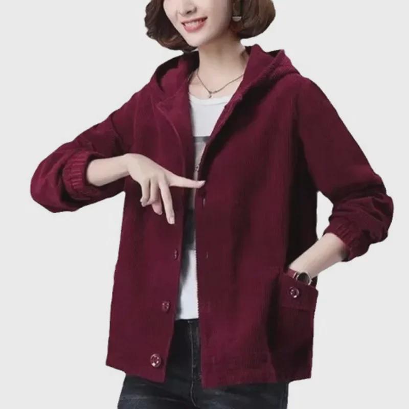Женская вельветовая куртка с капюшоном весна-осень 2025 года — тонкая, модная, для мам среднего и старшего возраста