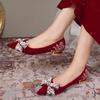 Fashion Pearl Crystal Bowtie Wedding Shoes Women Chinese Style Embroidery Bride Shoes Woman Red Pointed Toe Low Heels Pumps Ladeis 2024