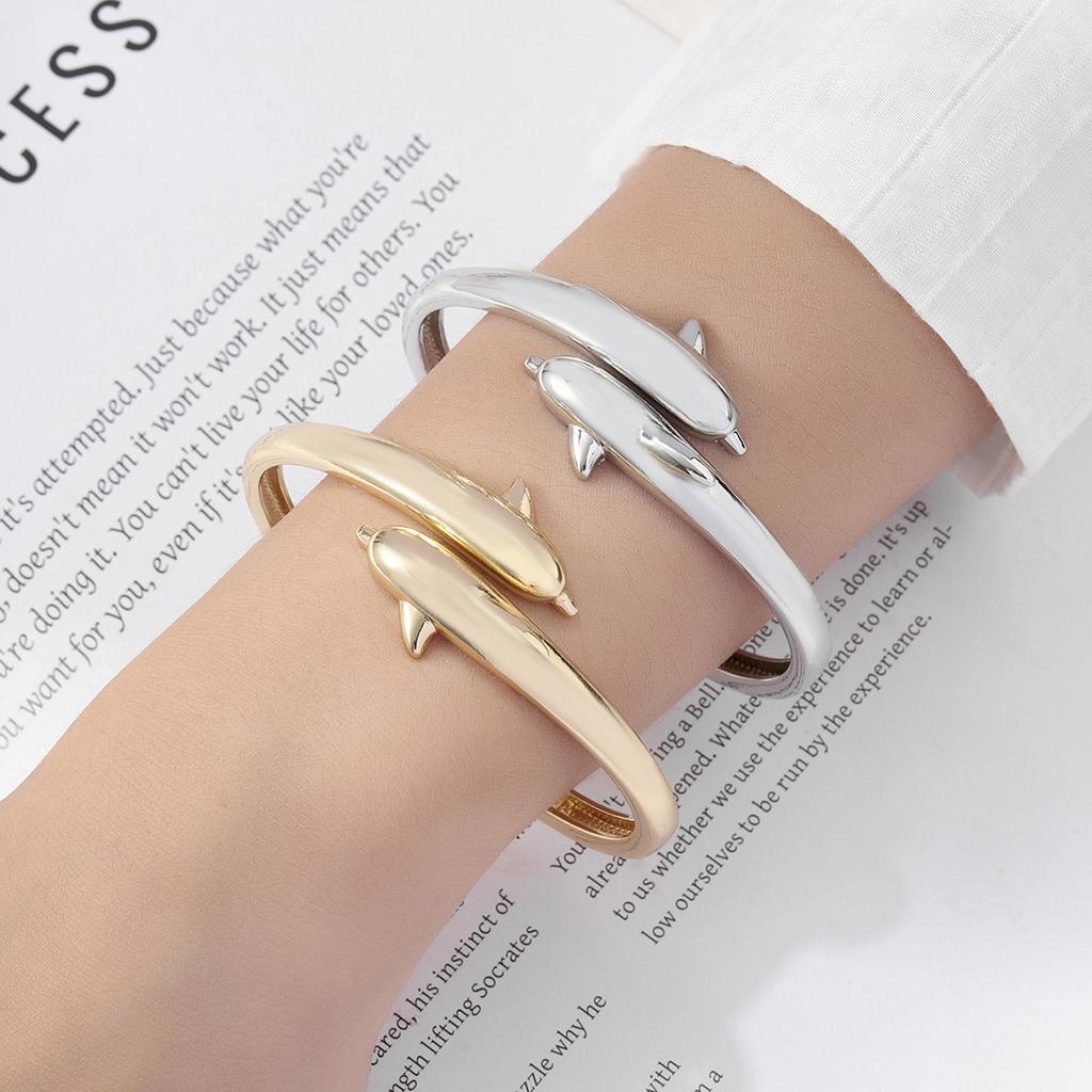 Ocean Glossy Small Dolphin Bracelet for Women with Small Opening, Fresh, Sweet, Cute and Simple Hand Jewelry for Men