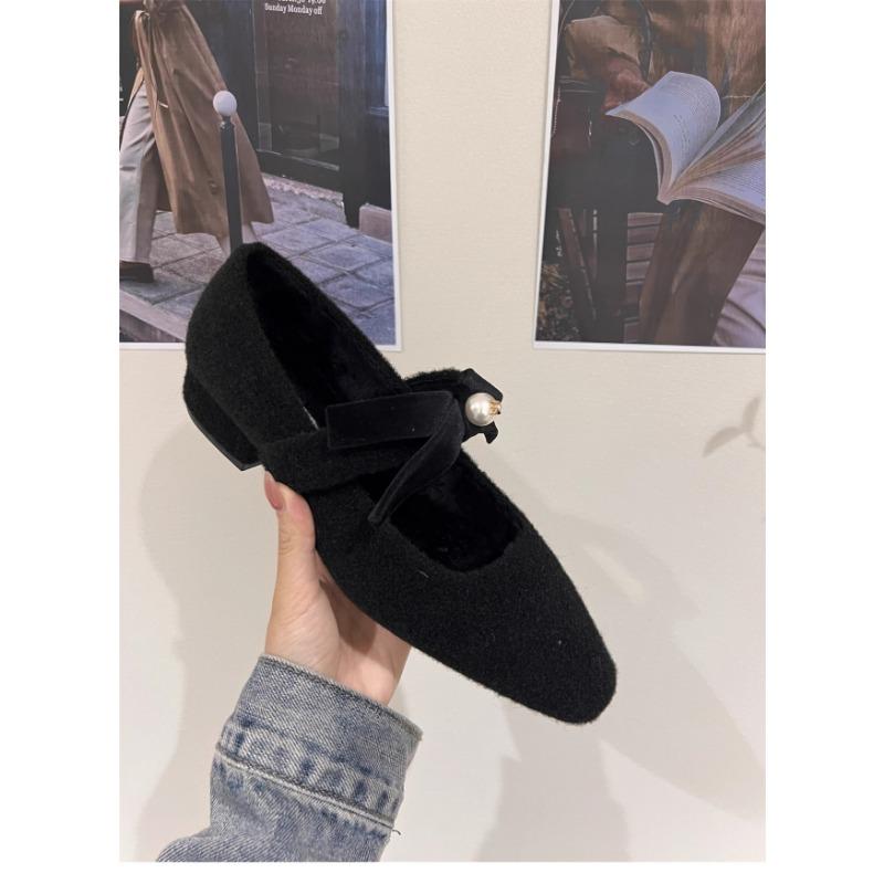 Зимние туфли-лодочки с бабочкой на низком каблуке, модные, с квадратным носком, на флисе, балетки, женские, с ремешком на пряжке, теплые, с плюшем, лоферы