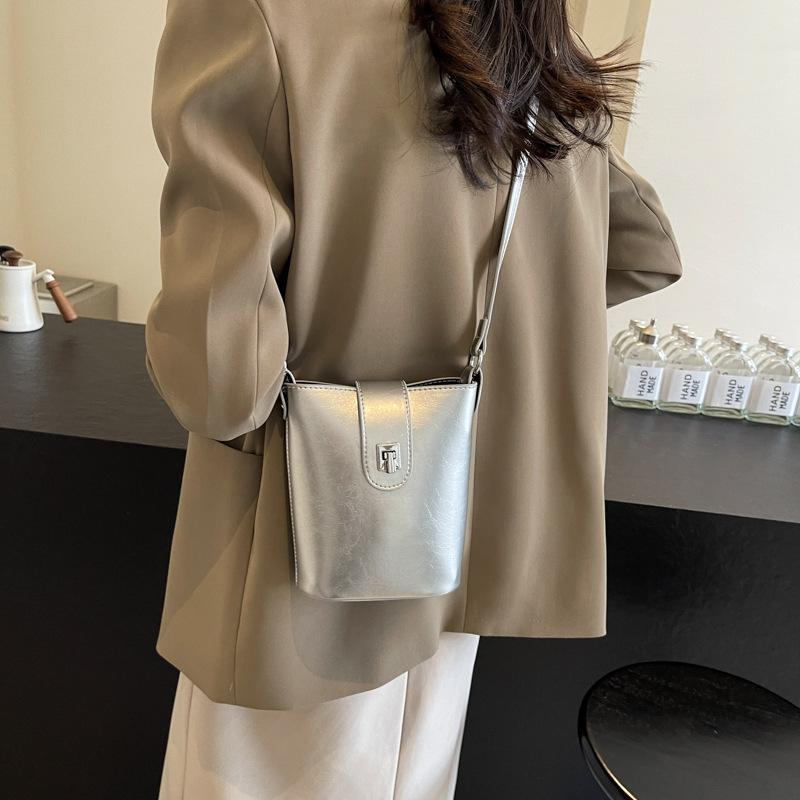 Новая весенне-летняя сумка-ведро через плечо, трендовая, простая, для работы, модная, повседневная, простая сумка для мобильного телефона, женская сумка