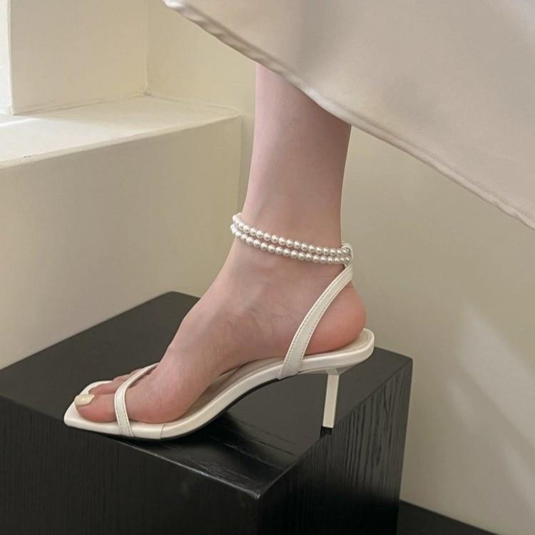 Сандалии на низком каблуке, женский кожаный костюм, женские бежевые, серебристые летние туфли на высоком каблуке, модные удобные босоножки на низком каблуке для девочек