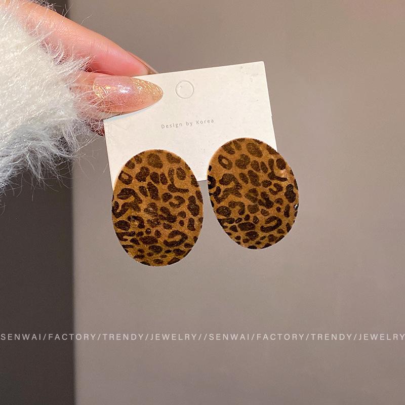 Винтажные серьги-гвоздики с леопардовым принтом Maillard, флокированные, женские, легкая роскошь, осенне-зимние украшения для ушей