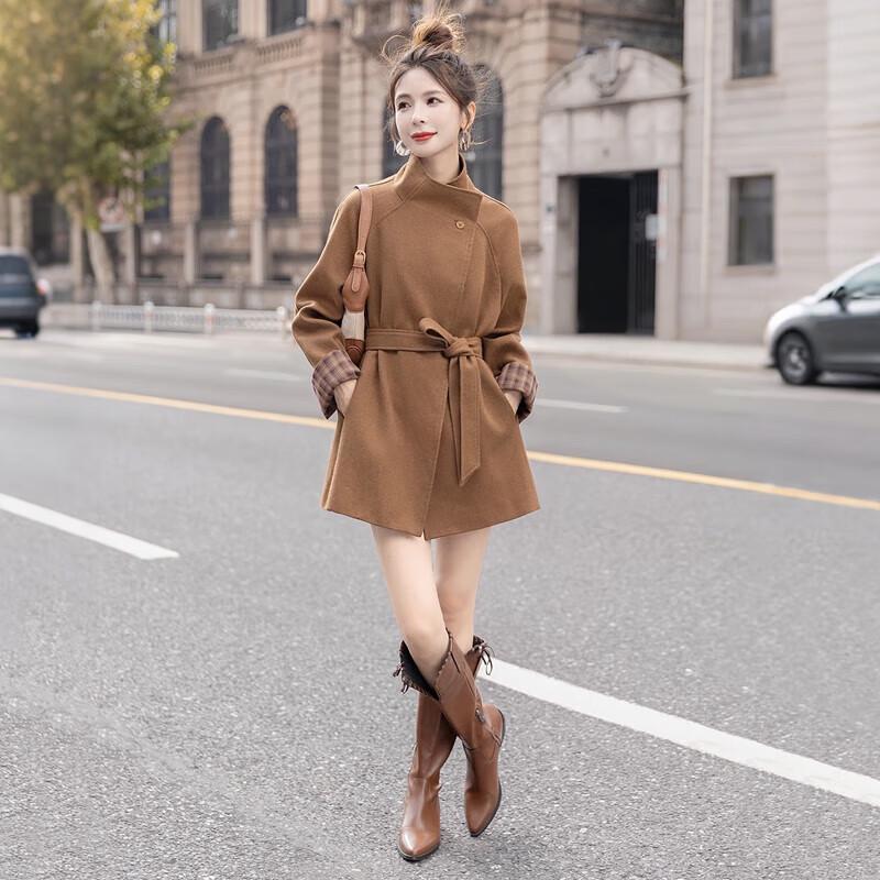 Женский контрастный клетчатый тренч с поясом