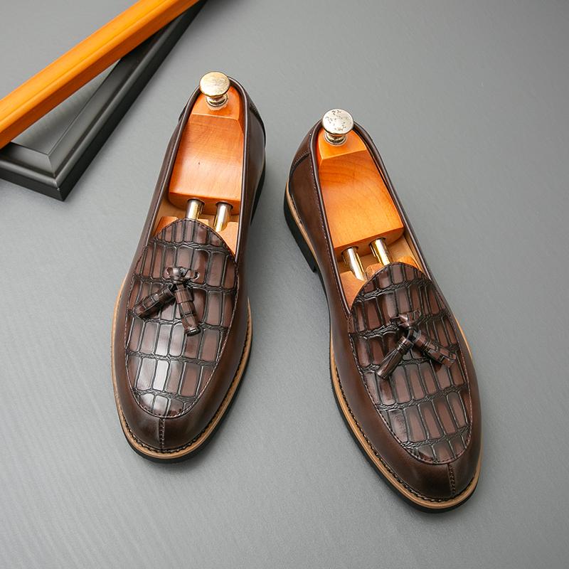 Fashion Fashion New Luxury Designer Men's Pointed Tassels Wedding Shoes Male Slip On Loafers Formal Dress Footwear Zapatos Hombre