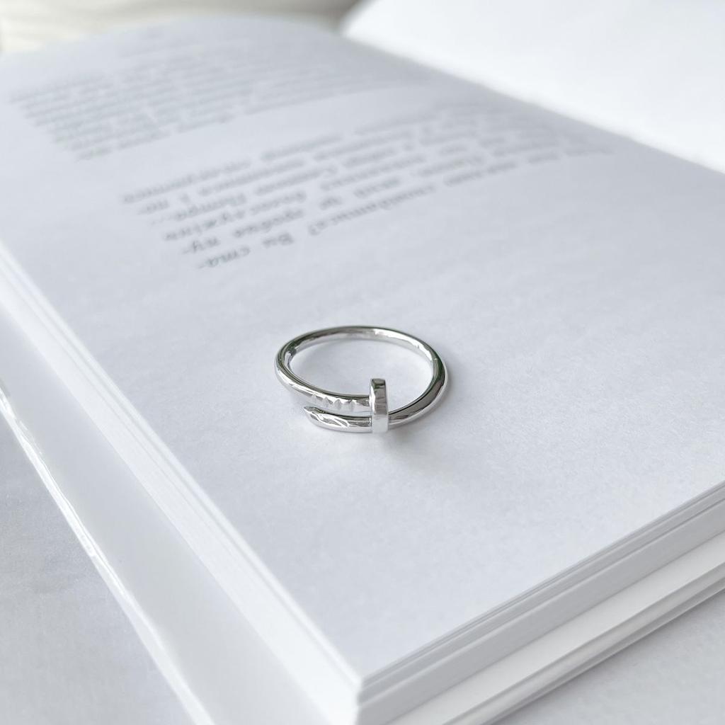 Серебряное кольцо с без камней, вес изделия 2,97 гр (2147701)