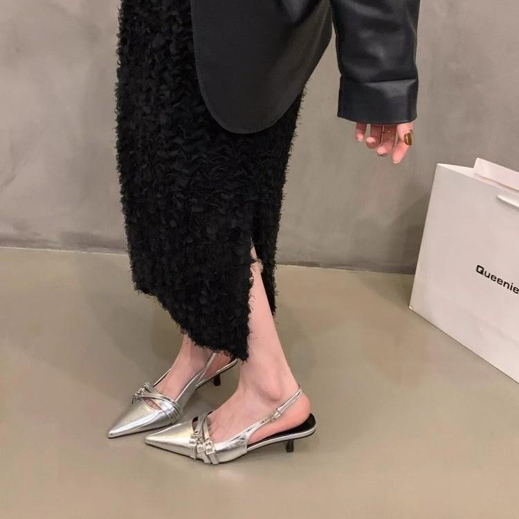 Мода 2024 года. Новые босоножки на высоком каблуке. Женская обувь. Новые летние туфли. Острый носок. Женская обувь для вечеринок. Модная пряжка. Женская обувь.