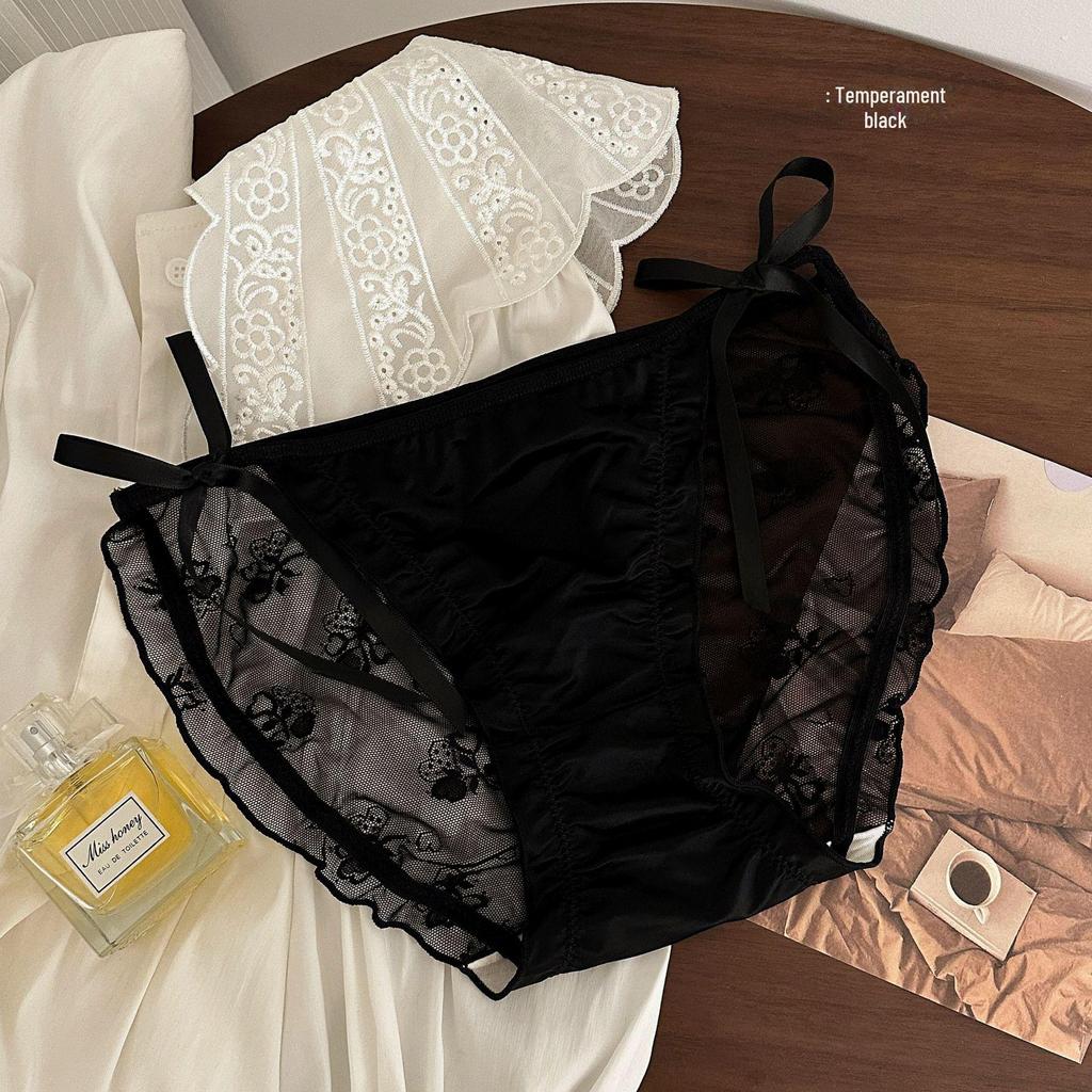 Трусики из шелковистого атласного кружева с заниженной талией - роскошное, прозрачное и сексуальное женское нижнее белье