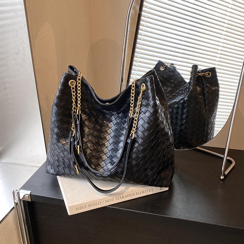 Корейская версия ретро повседневная рабочая сумка большой вместимости женская 2025 новая плетеная сумка-тоут универсальная сумка через плечо