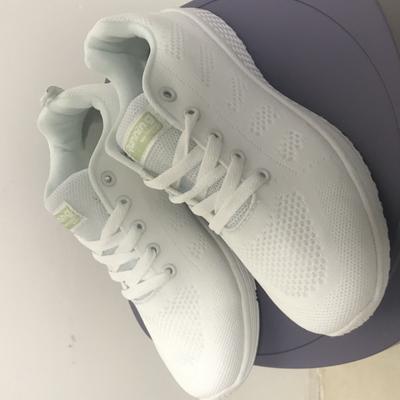 Модные кроссовки Женская обувь Элегантные женские спортивные кроссовки Массивные женские спортивные туфли Высококачественная обувь Босоногая женщина