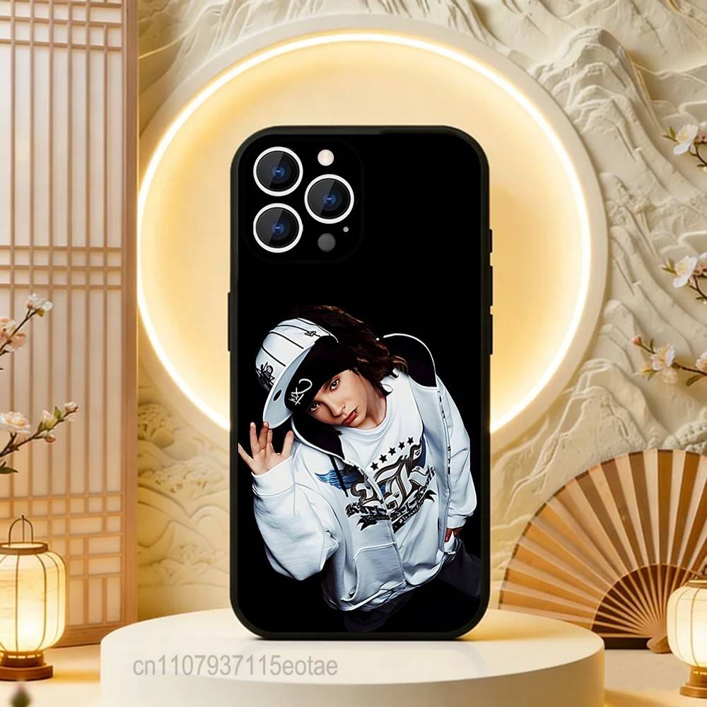 Чехол для телефона певца Тома Билла К-Каулитца Силиконовый Мягкий Для IPhone 16,17,15,11,13,12,14,Mini,Pro,Max,Plus,Air,E Черный