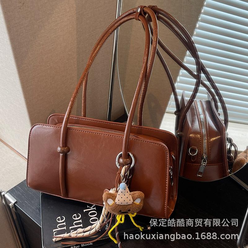 Ретро сумка женская большой вместимости 2025 новая осень и зима универсальная на плечо подмышку сумка повседневная текстура деловая сумка-подушка