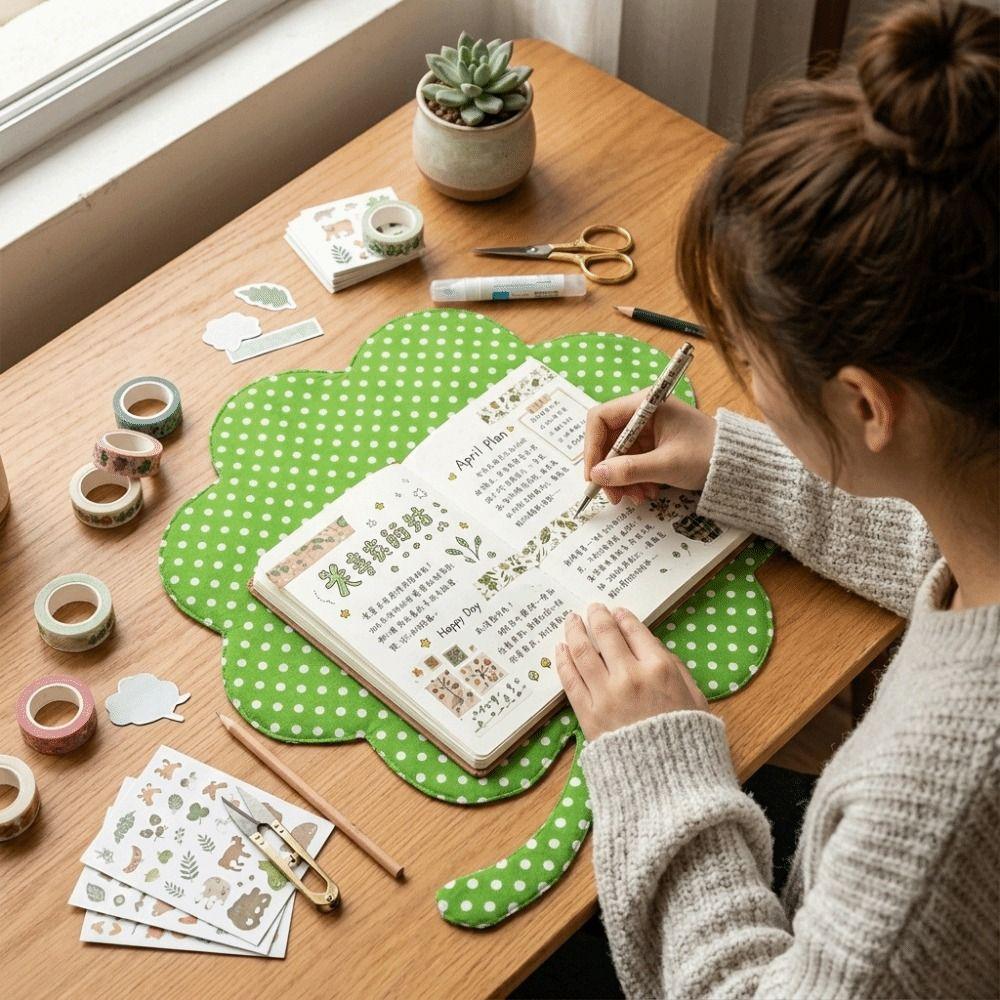 Polyester / Cotton Clover Placemat Green Table Mat Cute Desktop Decoration Props Display