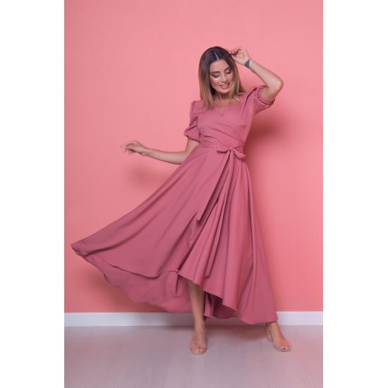 Женское расклешенное платье асимметричного кроя с поясом и двубортным воротником длины миди