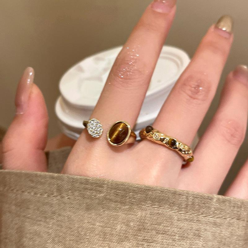 Открытый браслет с тигровым глазом и цирконами, покрытие из настоящего золота – Винтажное ювелирное изделие высокого класса в придворном стиле для женщин.