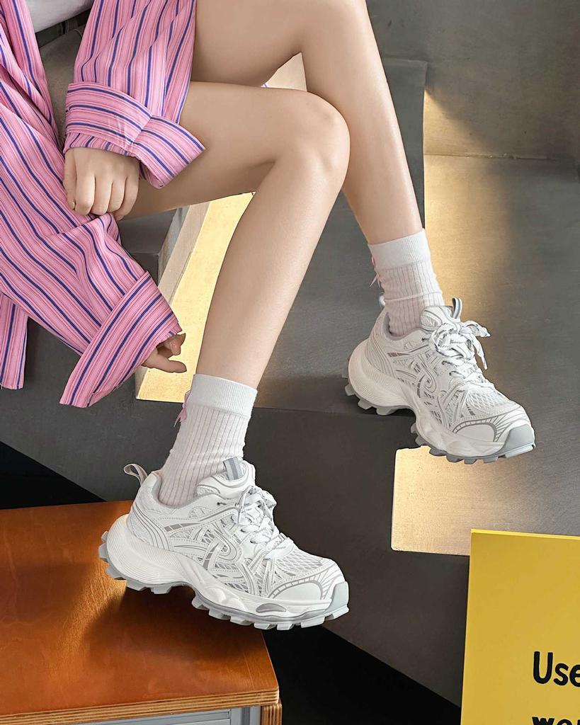 Европейская станция кожаная сетка дышащие кроссовки для папы женские 2025 весна и лето мода толстая подошва небольшие увеличивающие рост спортивные туфли